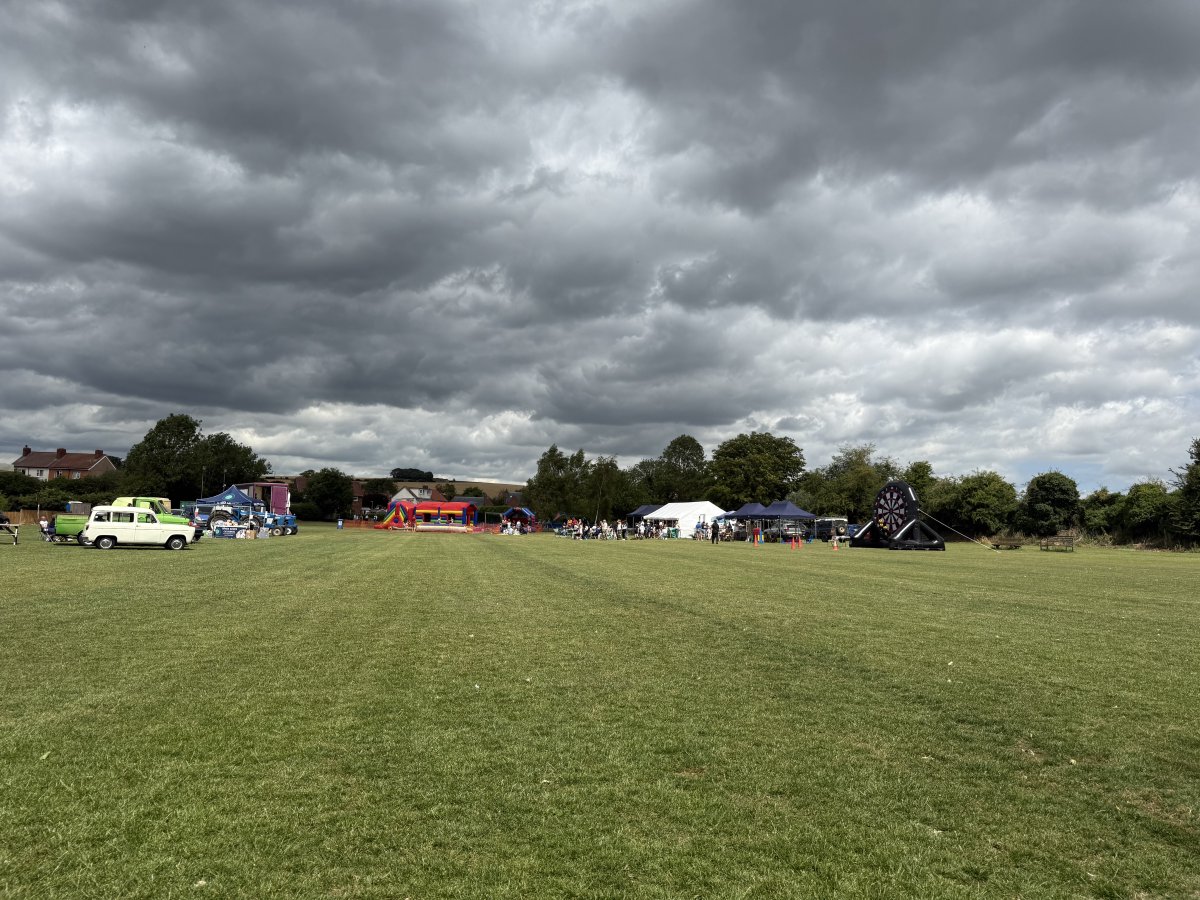 #NeighbourhoodPolicingWeek
#RuralTaskForce

Officers from the Rural Task Force are at Newbald Gala this afternoon engaging with the locals.