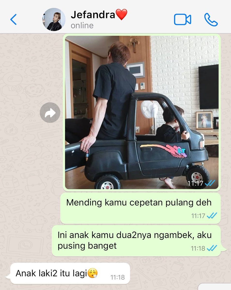 Yellooowme's tweet photo. #jefzystory ft #wijayafams
"Anak laki-laki itu lagi."

—jaehyun ft 00l few tweets au https://t.co/EGE7ovs7TU
