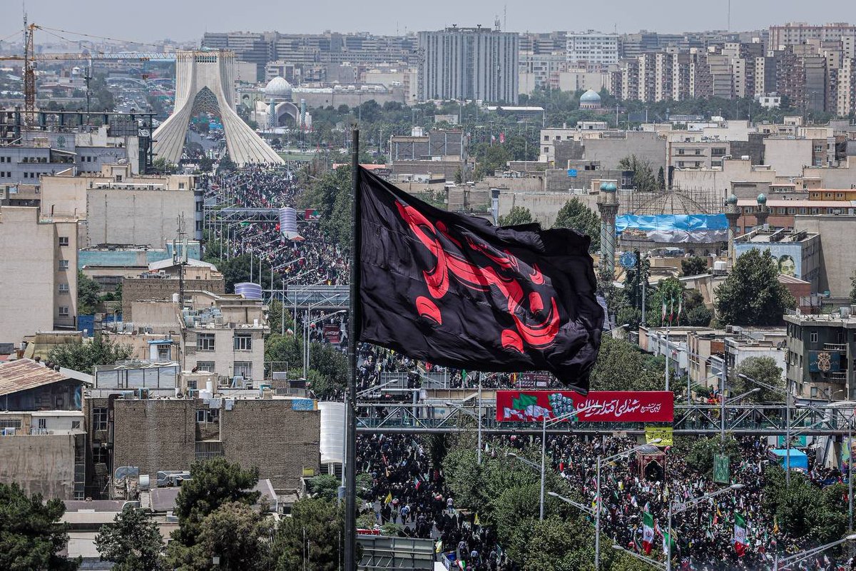 از صمیم قلب از شما مردم عزیز سپاسگزارم؛
با عشق، شهدای وطن را بدرقه کردید و صدای وحدت‌مان به گوش جهان رسید.
ما از حسین بن علی(ع) آموخته‌ایم تن به ذلت ندهیم و در برابر ظلم، سر خم نکنیم.
خدمت به چنین ملت آزاده‌ای، افتخار زندگی‌ من است.
تا همیشه ایران 🇮🇷