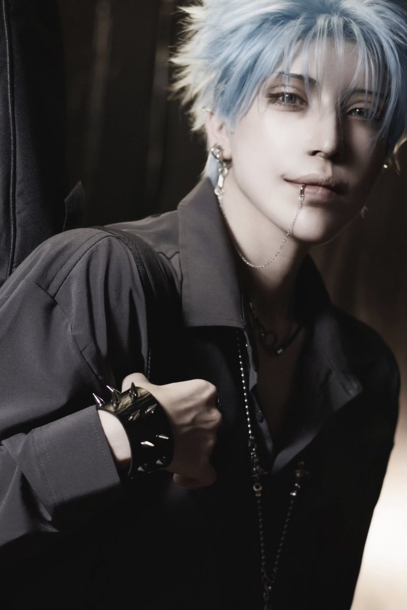 NANA シン/岡崎真一