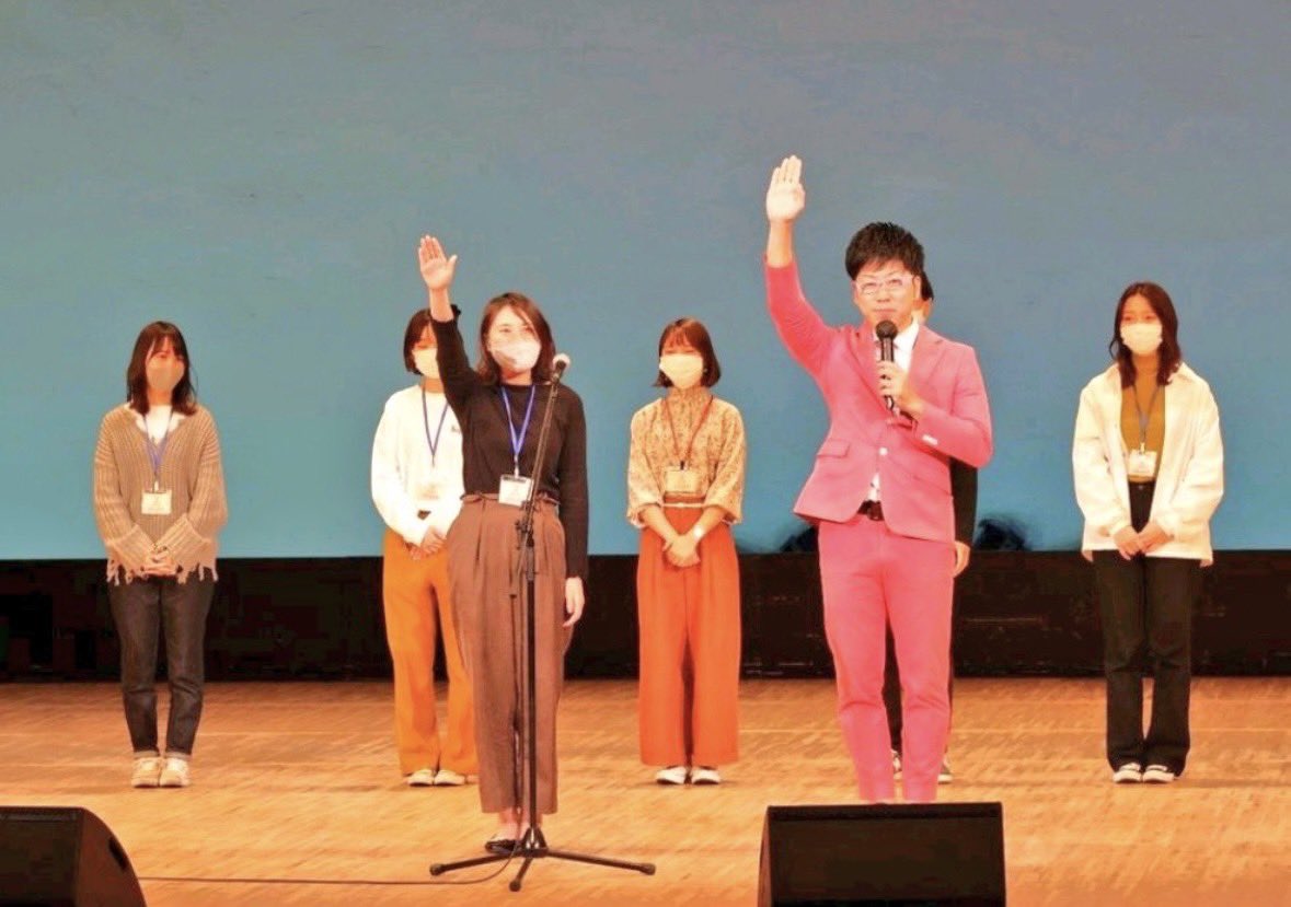 okayamagakusai's tweet photo. 第20回 岡山合同学園祭！
2025年10月4日（土）16時開演
1部　大学サークル大集合
2部　お笑いライブ
3部　音楽ライブ

今年も岡山県内の14大学・短大が参加します！近日参加大学も発表します🌼

⭐️音楽、お笑いゲストは7月1日に発表！！お楽しみに⭐️

過去の岡山合同学園祭の雰囲気はこちら！↓ https://t.co/N9IGluW7rC