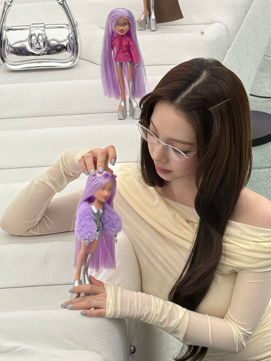 She’s just playing with a doll and I’m over here smiling like an idiot. Someone help me, I’m down bad..