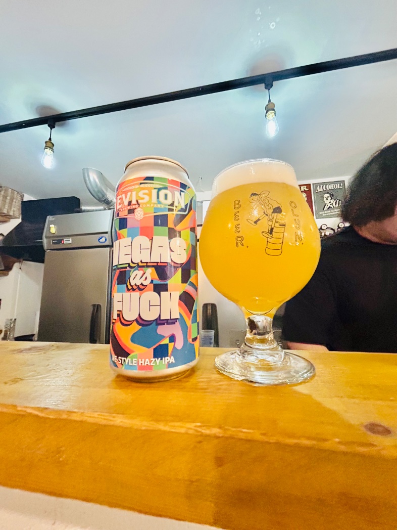 _oishibeer_'s tweet photo. REVISIONの
VEGAS as FUCK
NE style Hazy IPA 6.5%
ごくり、あ、おもったより後味にがにがー！
のぶくんうつります
※IBU 36 https://t.co/KGS5UEPR3l