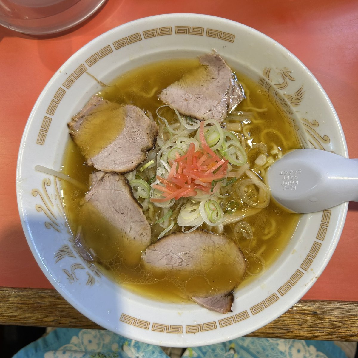 okiteporsche's tweet image. 下北沢一龍中華麺。お気に入りのラーメン屋を教えて、と言われて真っ先におすすめするぐらい好きな一龍。こんな地方特性あるおいしいラーメンが東京で食べられてるだけでそもそも奇跡。脂感塩分化調量これ以上ない完全試合ラーメン。敦賀一力より俺は断然こっち。9月末移転、場所未定。絶対次も行く!