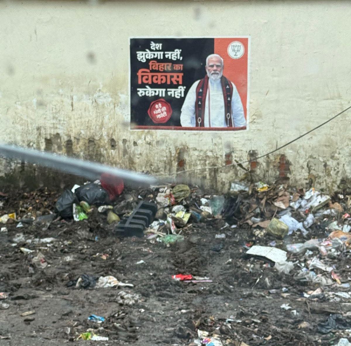 काम और काम कराने वाले की सही तस्वीर 
पहली बार सही जगह लगी है...