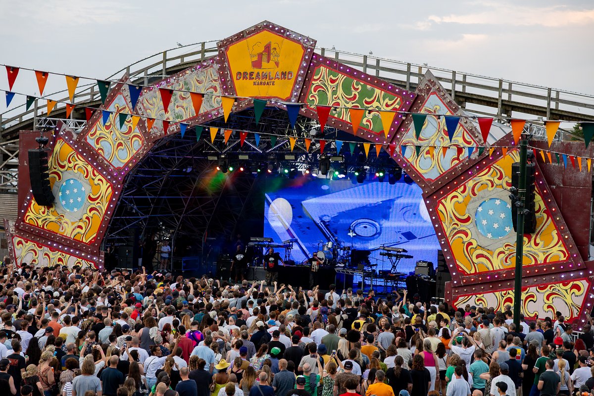 ⏰ This weekend our opening times are a little different ⏰

Today it's a Park Takeover as Margate Drum &amp; Bass Festival headline our Scenic Stage for an all day event 🎶 We're back on Sunday with rides, amusements, VR and roller disco🕺