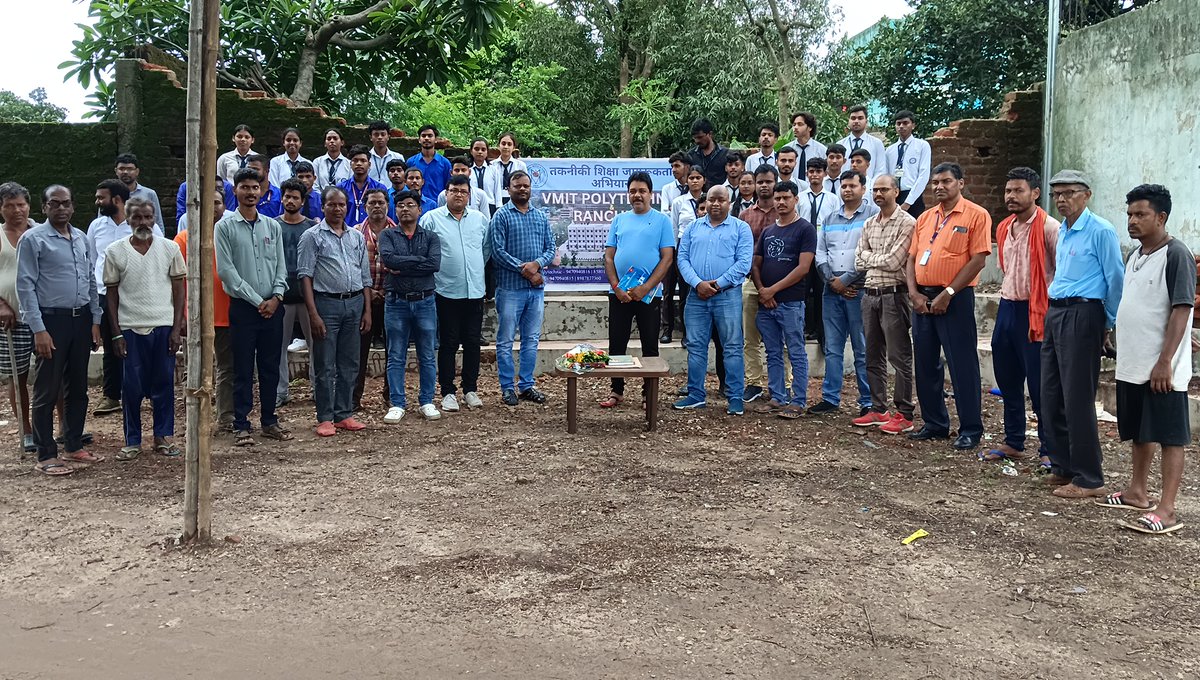 Vmitpolytechnic's tweet photo. 🌟 VMIT-Ranchi is reaching villages to spread the power of technology, empowering rural youth with skills for future jobs. Let’s build a generation ready to create opportunities! 🇮🇳 #TechForAll #SkillIndia #VMITRanchi https://t.co/7D4H6Yx6DQ