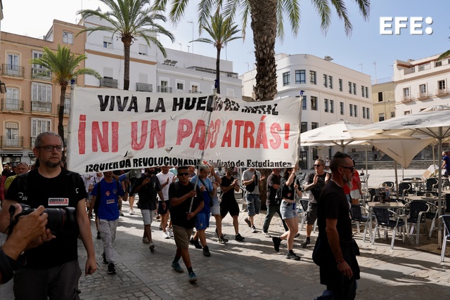 CGT y CTM han criticado la decisión de UGT de desconvocar la huelga del metal en Cádiz tras alcanzar un preacuerdo con la patronal FEMCA, al considerar que se ha hecho "sin consultar a los trabajadores" y califican el documento como "el peor convenio de los últimos 40 años".