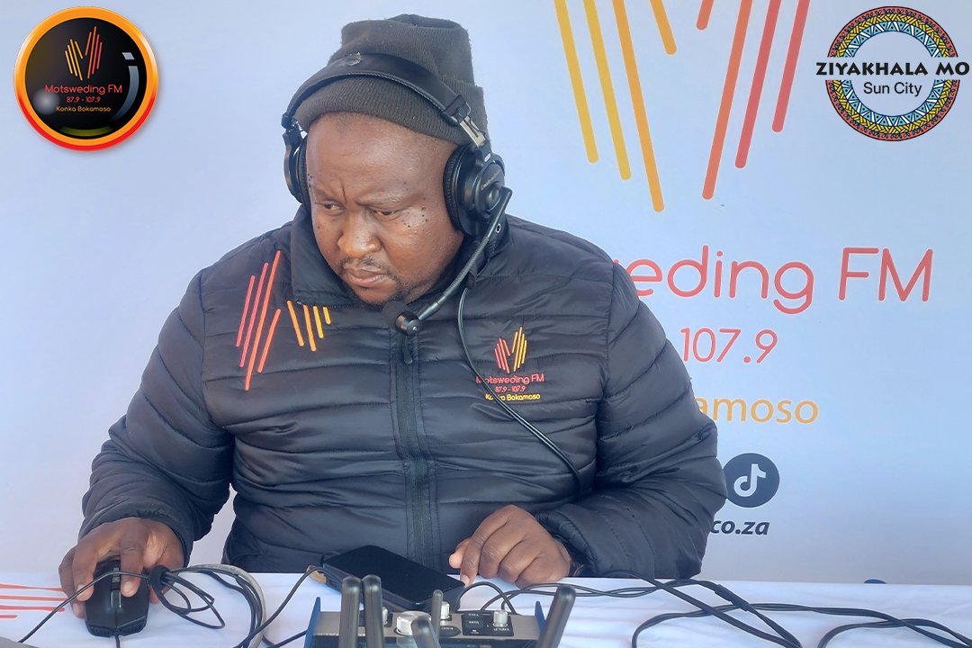 motswedingfm's tweet photo. #Diabalola le Dj Nash | Etla ka tlhamalalo gotswa mo Valley of the waves, Sun City.

☎️: 082 565 6674

🖥️: https://t.co/bpXxNNG6x8

SABC +: https://t.co/m3YZ9VrMov

#MotswedingFM #SunFest25 #SunFestfun #ZiyakhalaMoSunCity https://t.co/K2J11ZaCPT