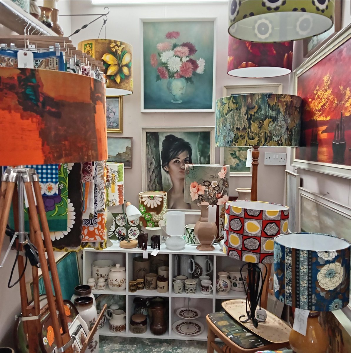 lampshades78502's tweet image. Handmade vintage fabric lampshades and vintage homeware.
#shopindie #supportsmallbusiness #UKGiftHour #UKGiftAM #giftideas #craftbizhour #earlybiz #vintage #SmartSocial #SundayFringe #WelshCraftHour #CraftHour #smallbizzsunday #CraftBizParty #womaninbizhour #brumhour #handmade