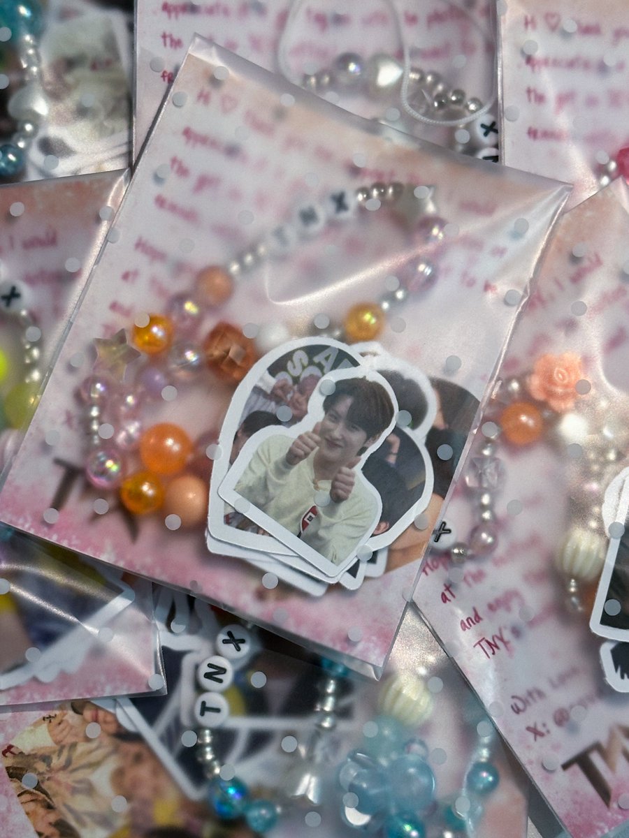 ☆彡 freebies pack for #TNX_KzhFest 
— by RTHX team !

★ TNX phone charms
★ funny stickers
★ TNX keychains (member/song)
★ ID photo stickers
★ sweets

☆ how to claim — come and say hi!

limited stock for each item 🥹 so excited to share these and see #TNX with you ❣️