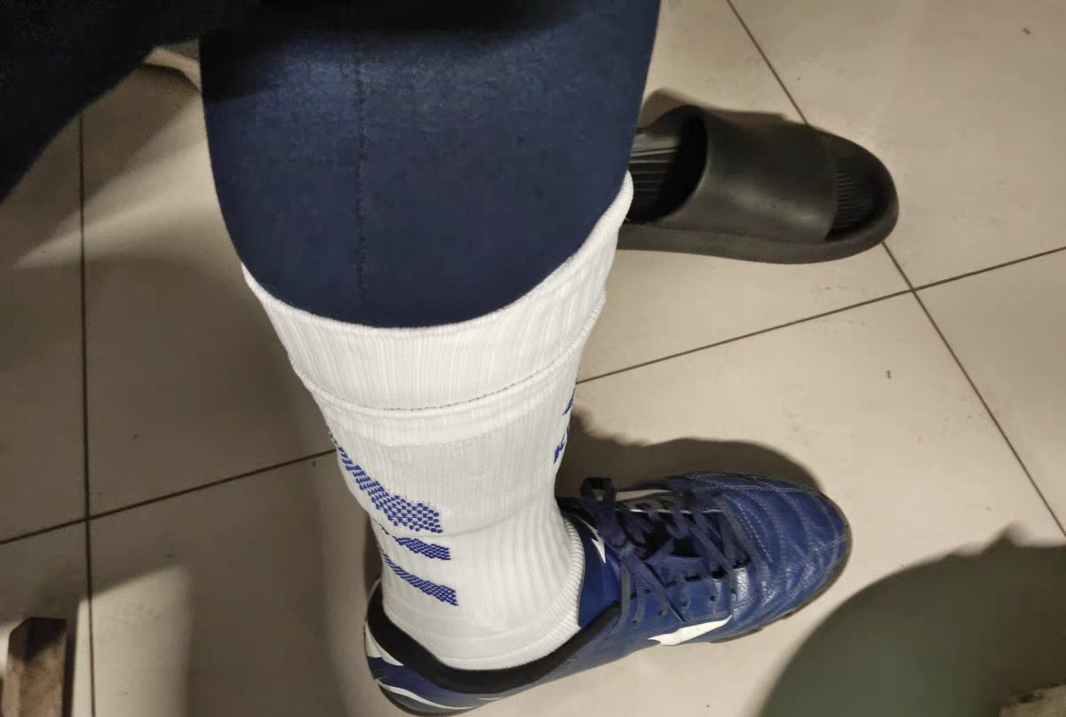 准备出门踢球洛
#体育生s #直男崇拜 ＃足球