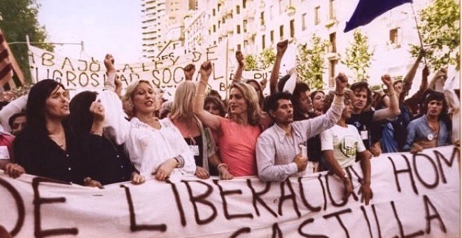 Castiradio's tweet image. Primera manifestación del orgullo en Madrid en 1978.

No te olvides de dónde vienes