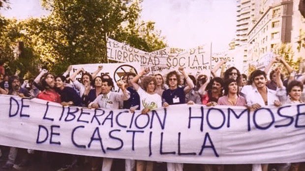 Castiradio's tweet image. Primera manifestación del orgullo en Madrid en 1978.

No te olvides de dónde vienes