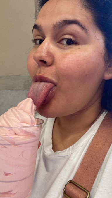 Watch OnlyKarlaLane's leaked NSFW photo on TwXstars