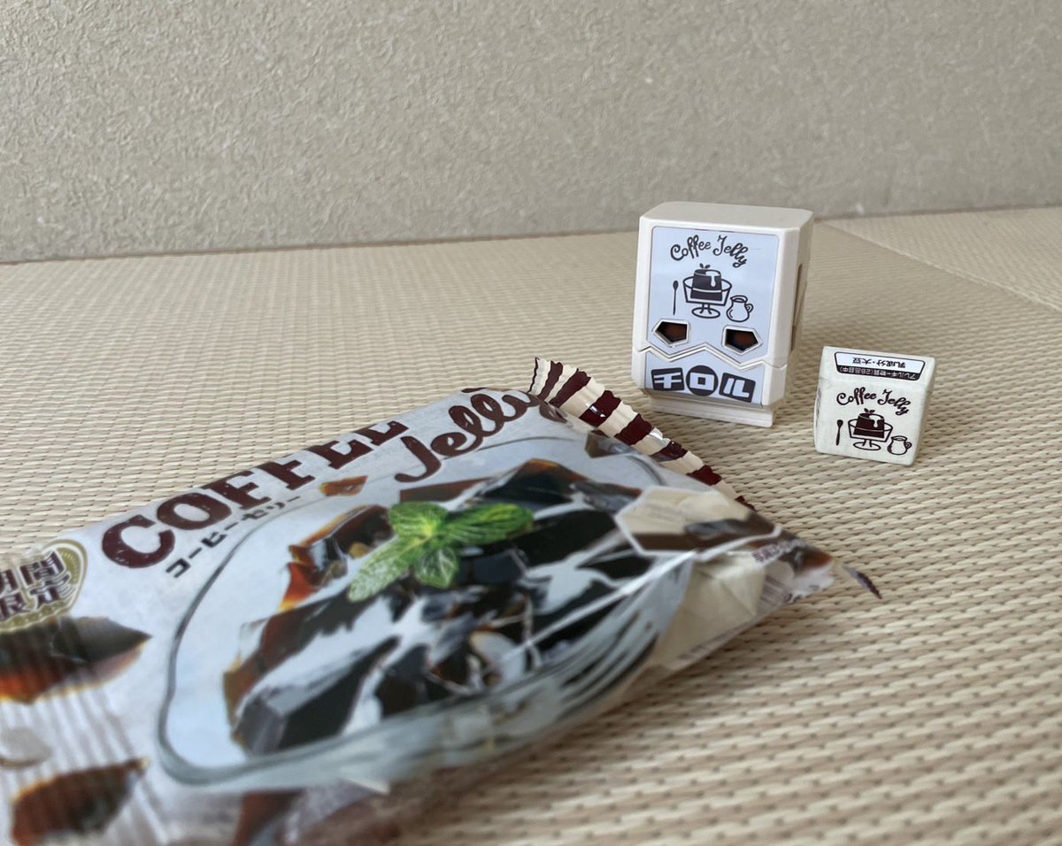 期間限定のコーヒーゼリーチロルのパッケージが可愛すぎて眷属生まれた

最近のアプリってお絵描きもできてシールまで作れるのまじ凄くないですか

ゴチゾウって可愛いよね