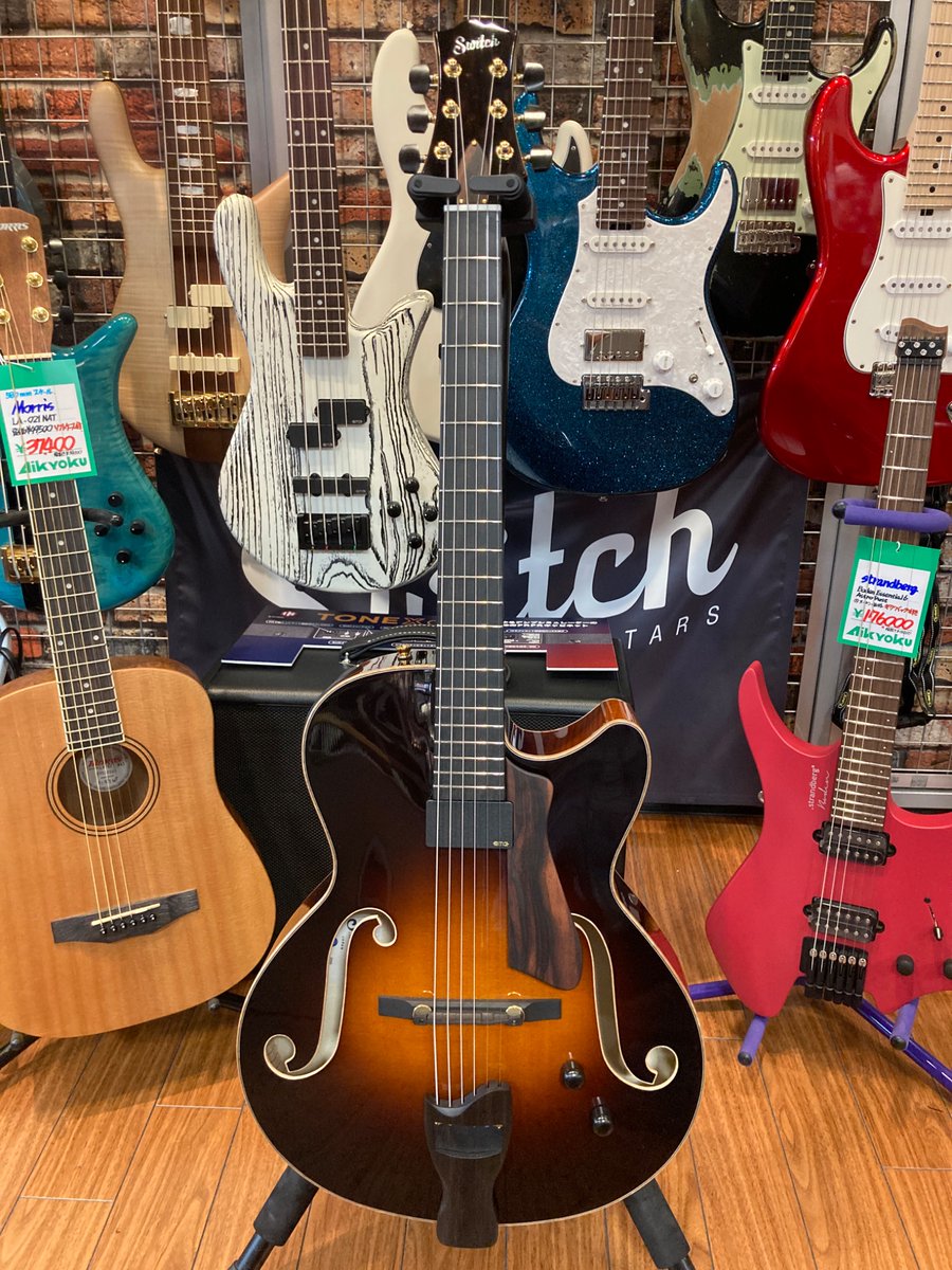AikyokuOfficial's tweet photo. 【アピタ長久手店】

#Switch Custom Guitars 
F-1 Vintage Sunburst

素晴らしいフルアコが
入荷しました‼️

シトカスプルース単板トップ。
美しいフレイムメイプルの
サイド&amp;バック。
小ぶりなボディでノイズレスかつ、
ウォームで奥行きのあるサウンドです✨

デジマート👉
https://t.co/OIuW0DtOiS https://t.co/VD858xIIyc