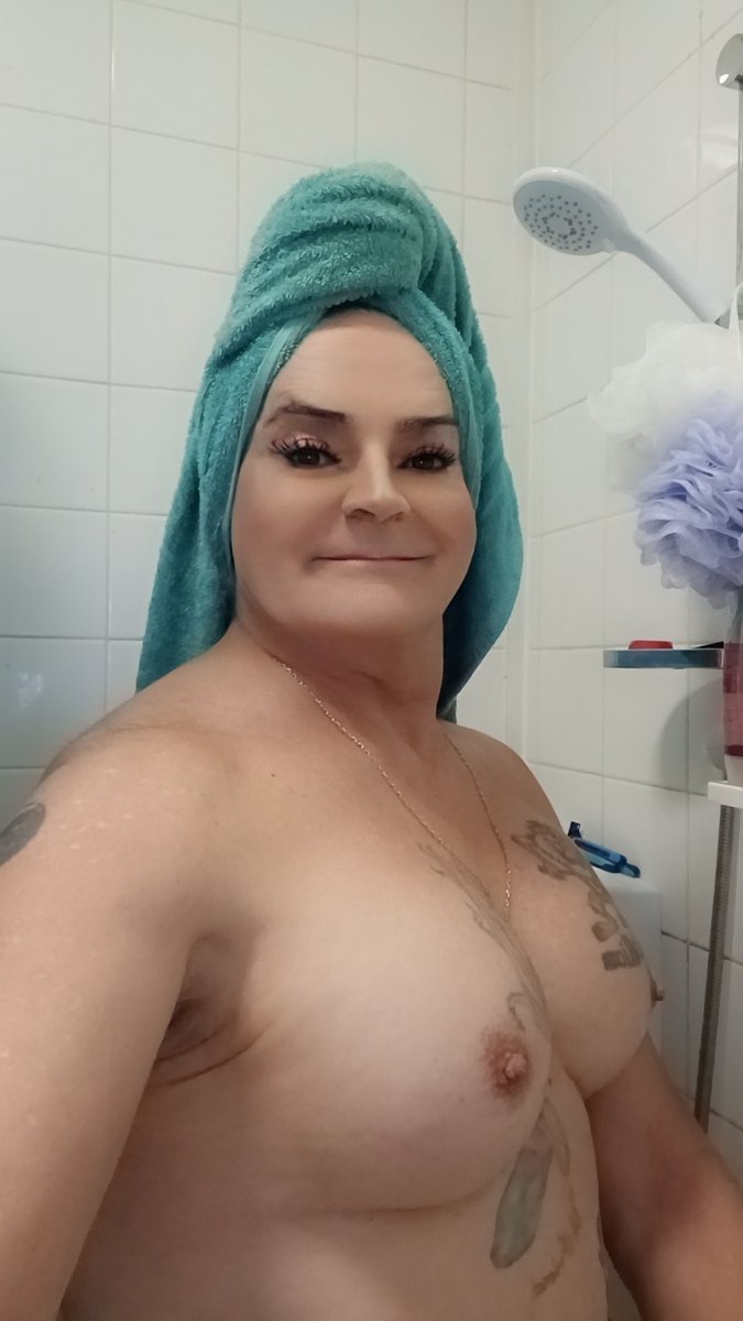 Gloria😘 (@gloria_hesafan) on Twitter photo Shower and moisturiser not working tonight <a href="/SwindonSwingers/">Swindon Swingers Club</a> whats a Girl to do on a saturday night 😊 Shower and moisturiser not working tonight <a href="/SwindonSwingers/">Swindon Swingers Club</a> whats a Girl to do on a saturday night 😊