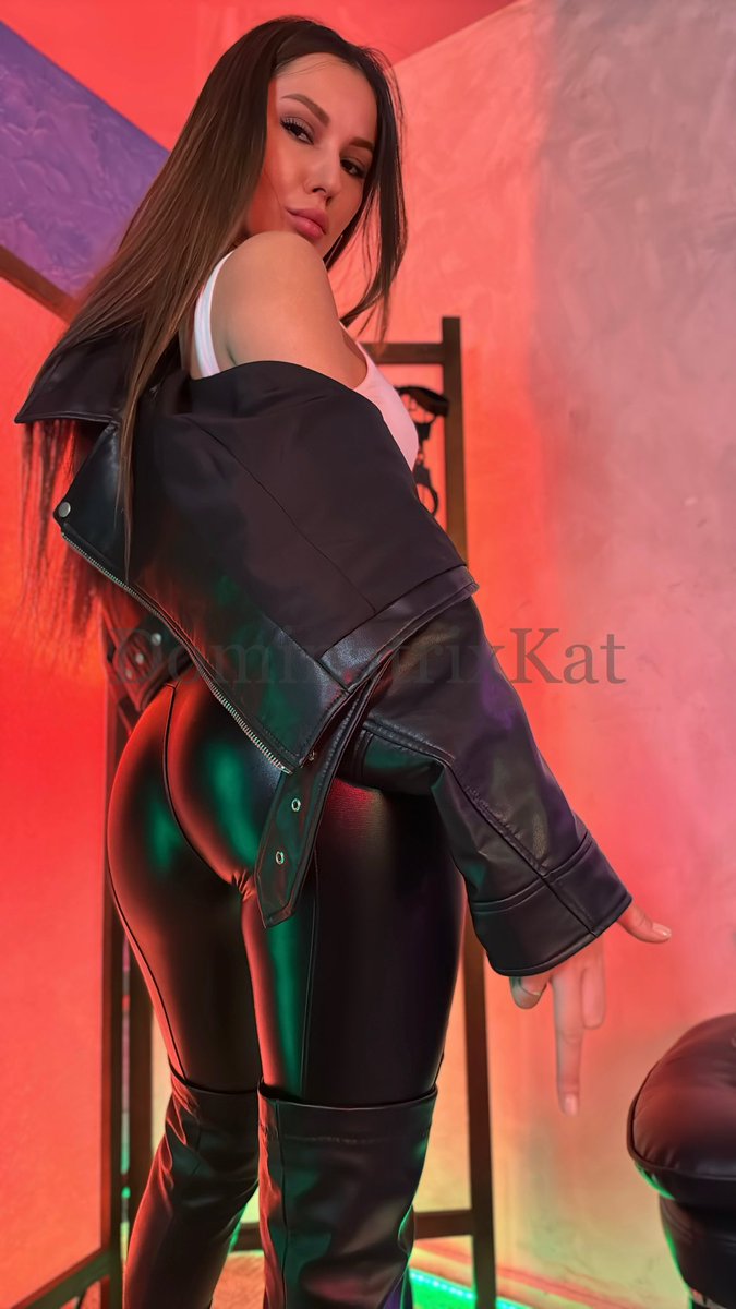 Kat_Dominatrix's tweet photo. Remember how you love to kneel, right in front of me, you slut!😈

#femdom @royalfemdomm @dev_oted @BDSM_Promo @femdomfan123 #leather https://t.co/edZgYw1Mgg