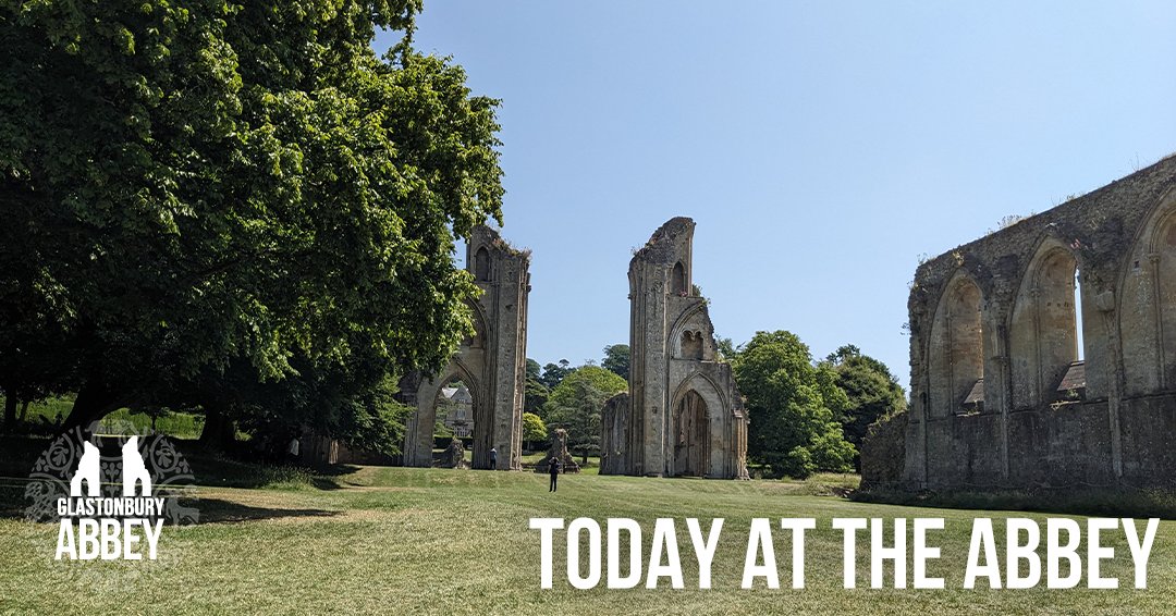 Today at the abbey! Explore the ruins on a Living History tour with Lady Mary at 11am, 12 and 2pm.

#TodayattheAbbey #TATA