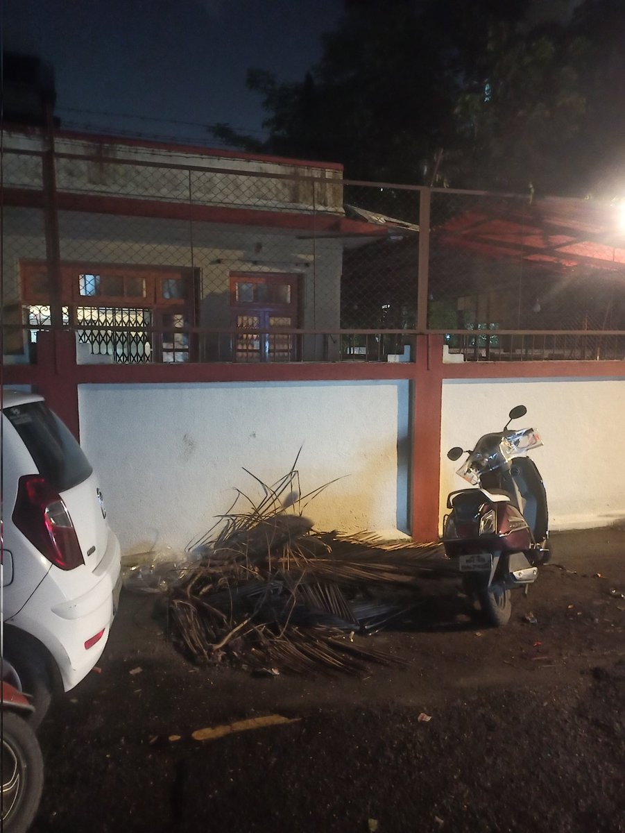 "तेजपाल रोड-५, मद्रासी राम मंदिर मागे, सुभाष निकेतन सोसायटीजवळ खूप दिवसांपासून कचरा साचलेला आहे. कृपया लवकरात लवकर उचलावा."
<a href="/mybmc/">माझी Mumbai, आपली BMC</a> <a href="/vileparleinfo/">VILE PARLE INFO</a> <a href="/OurVileParle/">Our VileParle</a> <a href="/mybmcWardKE/">Ward KE BMC</a>