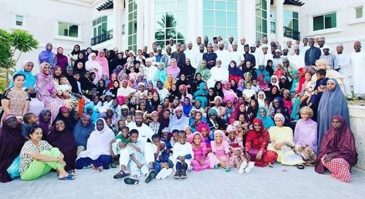 Alhaji Aminu Dantata, his wives, his children, his grandchildren, his great-grandchildren and his great-great-grandchildren.

Wow! That Man was wealthy on all fronts, his family is larger than some Communities in the East.