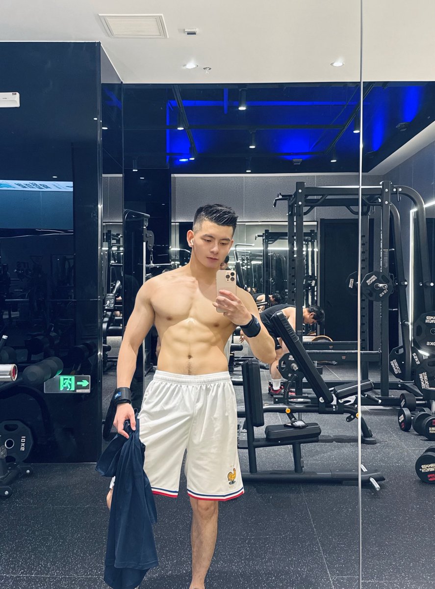 白皮男大