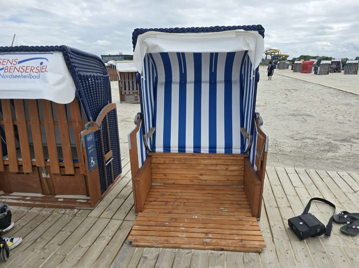 Ninidiil's tweet image. Endlich mal wieder Strand 🥰. An meinem Lieblingsstrand gibt es jetzt sogar einen Strandkorb für Rollstuhlfahrer und kostenlos einen für die Begleitperson daneben. Freue mich riesig darüber 😍