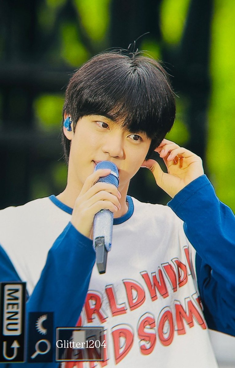 Glitter1204's tweet photo. 250628 석진 in 고양 D1 사운드체크

#JIN #김석진 #SEOKJIN #방탄소년단진

@BTS_twt https://t.co/VBIksFF6VT