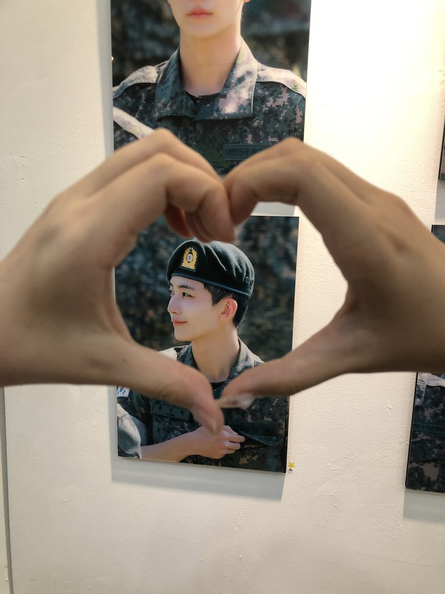 내사회복무요원님언제나건강하게잘지내시길💕
한 군데 한 군데 신경쓰신게 보이는 이쁜 전시였어요🪽🪽

 #언제나_함께인_너와나