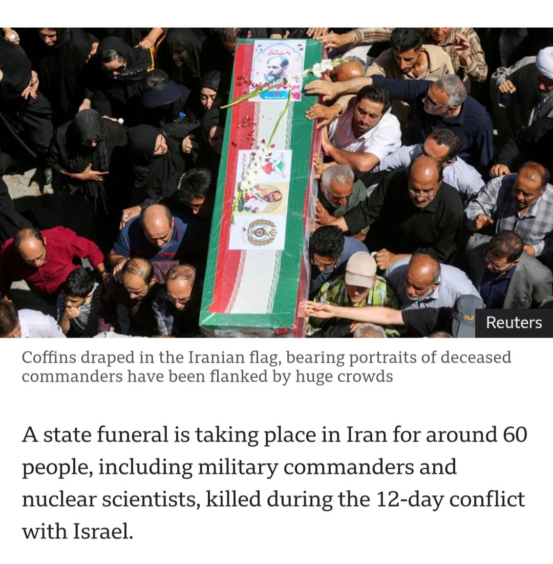 mohamadlesani's tweet image. پیام قوی مردم ایران در رسانه های جهان منتشر شد
بی بی سی از جمعیت عظیم (huge crowds)، سی ان ان از جمعیت زیاد (large crowds) و رویترز بر خلاف معمول رسانه های غربی که معمولا از "صدها" و برخی اوقات "هزاران" تیتر میزنند در زیرنویس عکس جمعیت نوشت: "مردم حاضر شدند"