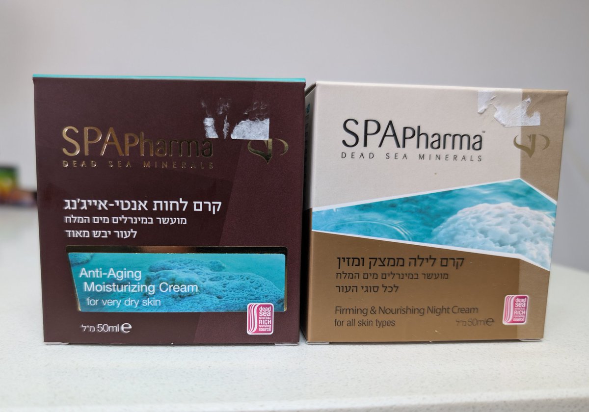 המלצה- קניתי את שני הקרמים האלה במבצע ממש משתלם באילת. בגלל המחיר לא ממש ציפיתי ליותר מידי אבל אחרי כמה ימים של ניסיון אני רשמית מופתע.
הלחות נשארת לשעות ארוכות, התחושה על העור נעימה, וזה אפילו לא מסריח מבושם של נשים זקנות כמו הקרמים שאני משתמש בהם לרוב.

בקיצור, שווה