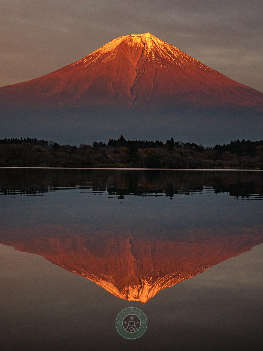 美しさのあまり悶絶しながらシャッターを切ったダブル赤富士。