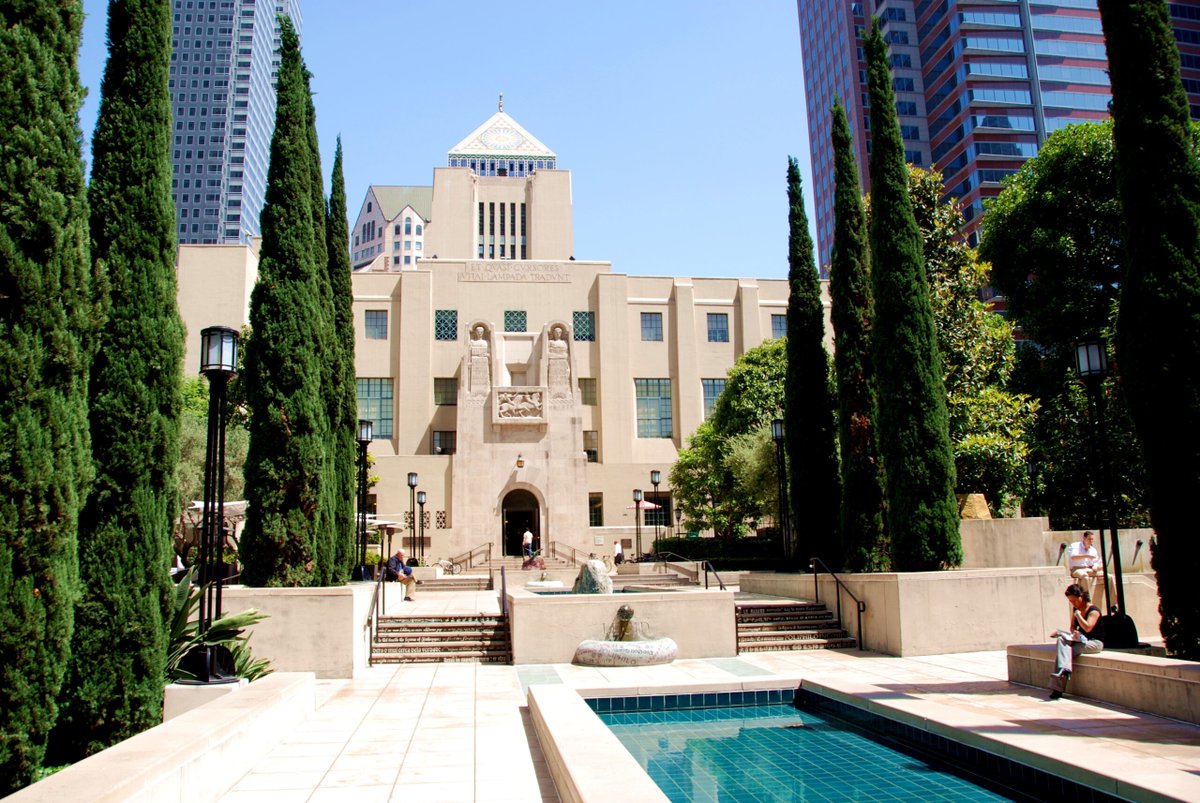 Urban_roamerr's tweet image. Hidden in plain sight: the LA Central Library.

A mix of Egyptian Revival and Art Deco—you don’t expect this kind of detail in the middle of Downtown.

Walked in for the architecture, stayed for the quiet.

#LACentralLibrary #ArchitectureHunt #DTLA #CityExplorer
