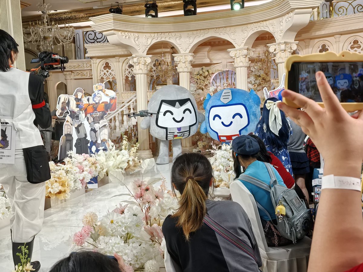 Relti_AH's tweet image. #megop #Transformers #OptimusPrime #Megatron #mop
megatron & optimus prime 's wedding💗