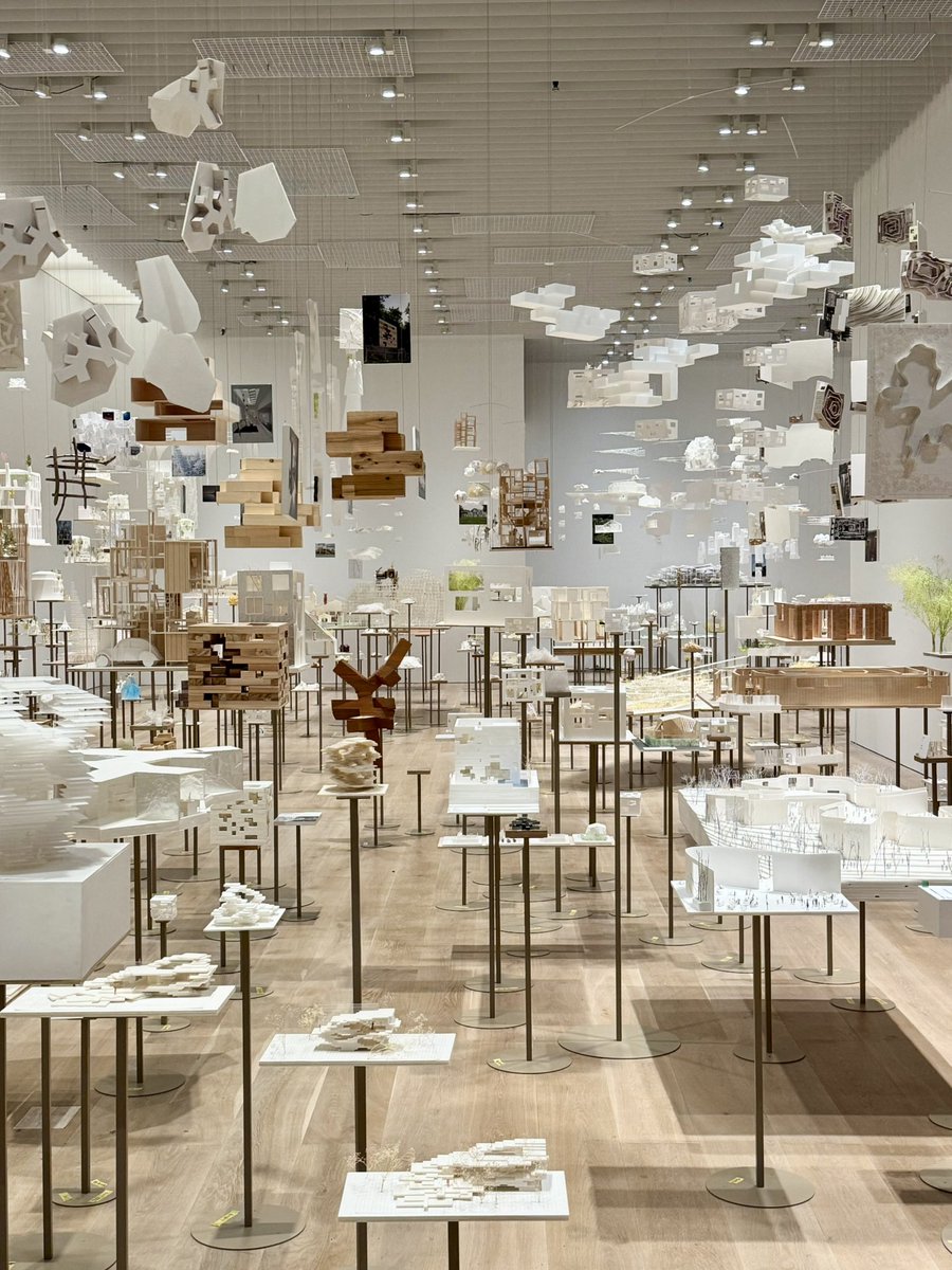 森美術館での藤本壮介展 最初の展示室では今までの25年の活動で作られ