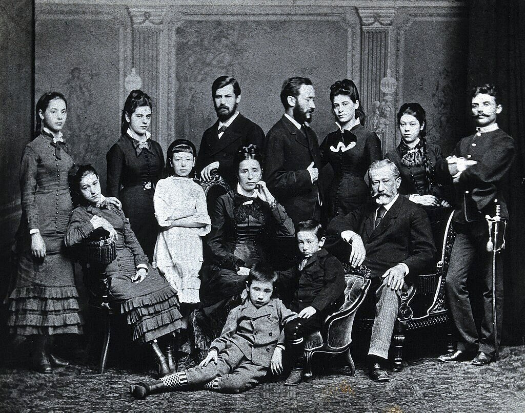 Derya Gurses Tarbuck (@dgtarbuck) on Twitter photo Freud Ailesi, 1876. Freud Ailesi, 1876.