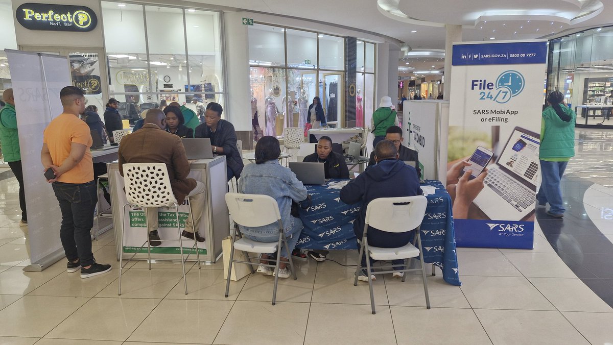 A busy morning at OTO <a href="/hemingwaysmall/">Hemingways Mall</a> activation with taxpayers seeking and receiving assistance from Team OTO/SARS. Come check the status of your tax matters or to lodge a complaint against SARS - mahhala! #TaxSeason #eFiling #Profilehijacking