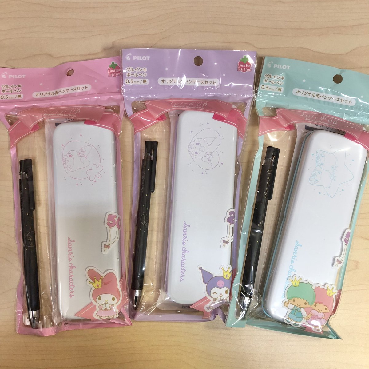 Hi_NOTE_isesaki's tweet image. パイロットのゲルインキボールペン、ジュースアップにサンリオキャラコラボが登場🍹
マイメロ・キキララは50周年、クロミちゃんは20周年のお祝い企画だそうですよ🥳
1本税込330円、缶ペンケースセットは税込1100円🥫
数量限定でなくなり次第終了です💨
#ハイノート #ハイノート伊勢崎店 #文房具 #文具