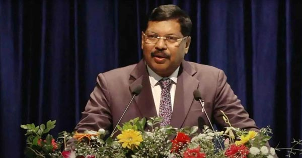 CJI बीआर गवई बोले- न्यायिक सक्रियता जरूरी, लेकिन इसे न्यायिक आतंकवाद नहीं बनने देना चाहिए; पिता को याद कर हुए भावुक

peoplesupdate.com/cji-br-gavai-s… 

#CJIBRGavaiGotEmotional #CJIBRGavaiOnJudicialActivism