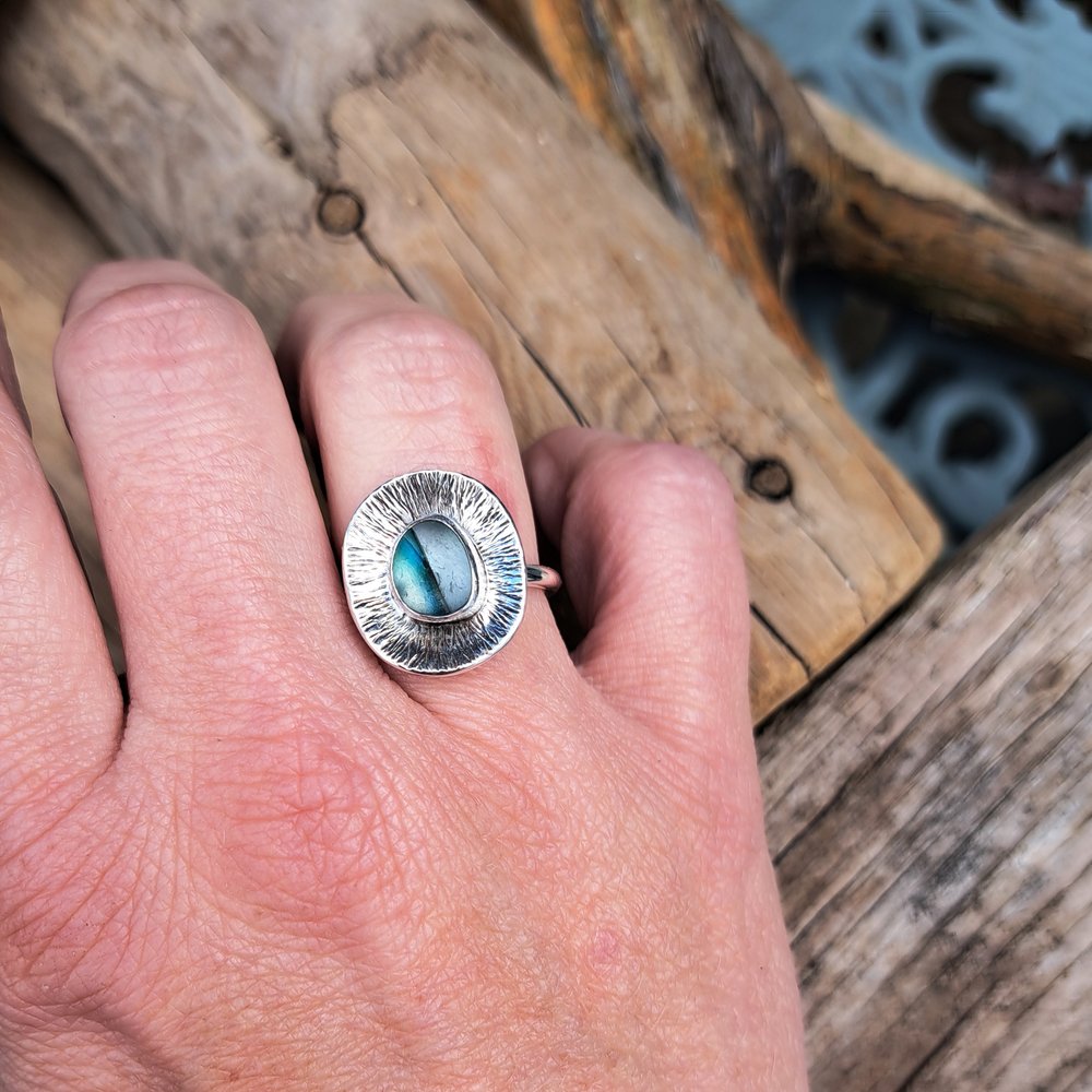 i_love_dolly's tweet image. Sharing a beautiful sea glass multi ring today. Multis are rarely found on the beach, usually by former art glass places as it is often from old discarded decorative pieces made up using all the bits of glass at the end of the day!
ilovedollyjewellery.co.uk/rings/blue-and…
#UKGiftHour #UKGiftAM