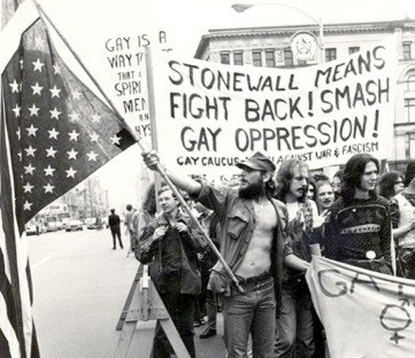 laurasturies's tweet image. Un #28J de 1969 comenzaron en New York los Disturbios de Stonewall 🏳️‍🌈🏳️‍⚧️, duraron seis días. Se conmemoran a día de hoy como Día del #Orgullo #LGTBIAQ+. Hoy es un día de reivindicación, los derechos no nos los regalaron. #Asturies va camino de ser la única CC.AA sin Ley LGTBIAQ+