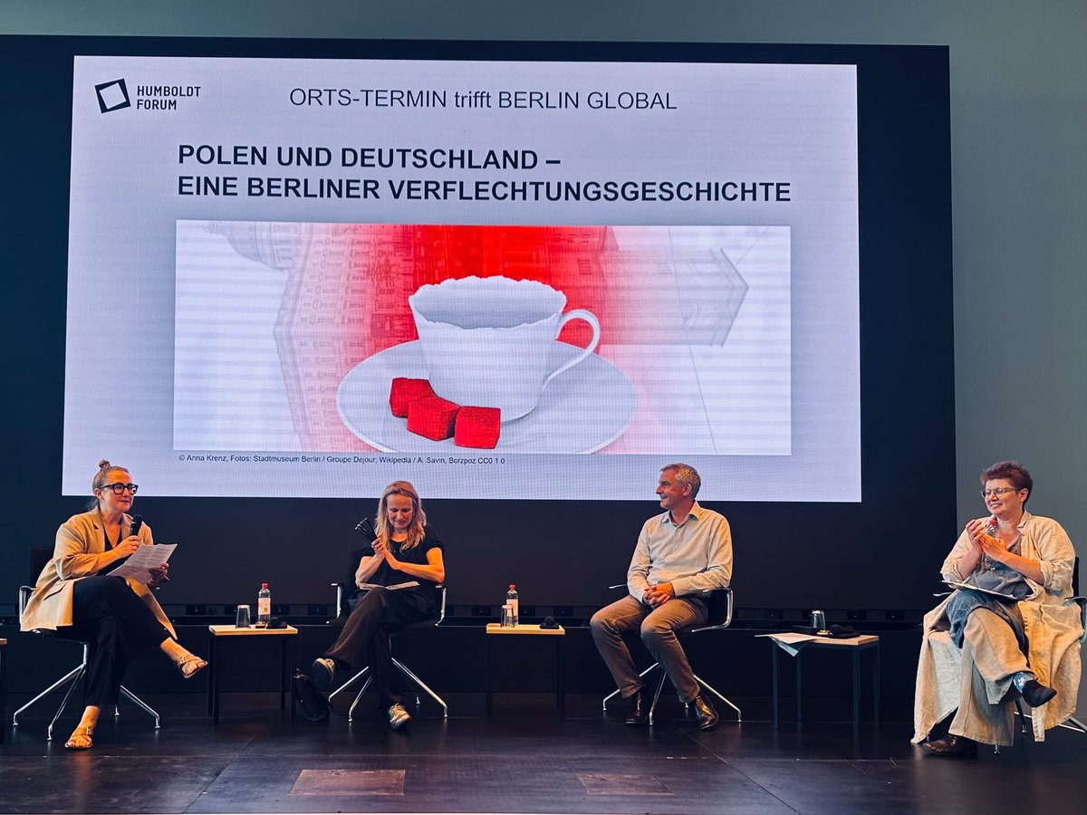 „Der Osten ist cool!“ – Im Humboldt Forum diskutierten vorgestern Hanna Radziejowska, Alfred Hagemann, Anna Krenz und Emilia Smechowski die vielfältigen deutsch-polnischen Verflechtungskontexte, die Berlin bereithält. Hanna Radziejowskas Präsentation basierte auf der IPSOS-Studie