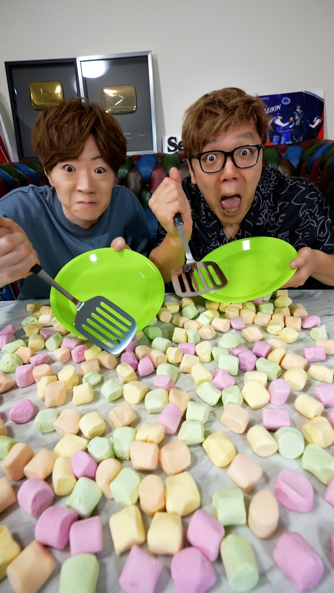 SeikinTV's tweet image. マシュマロどっちがたくさん取れるかバトル!!!【ヒカキン VS セイキン】 youtube.com/shorts/HZuyDxm… @YouTubeより