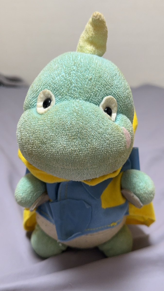 hiromuuchojazz's tweet photo. ヒロムーチョ＆なみだドラゴングッズコラボ販売スタート🦖

自分が子供の頃から大事にしているぬいぐるみ、（株）ユアーズアーミーワールドさんの公認でとまさかのグッズ化実現!!

詳細はリプ欄にて↓

#ヒロムーチョ  #ユアーズアーミー #なみだドラゴン https://t.co/ZqlhMTYAgu