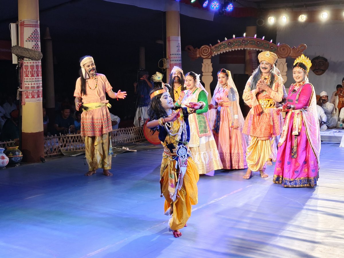 Sangeet Natak Akademi (@sangeetnatak) on Twitter photo Glimpses from the second day of the 15th Ankiya Bhaona Samaroh!
Presented by Sattriya Kendra, Guwahati — a regional unit of <a href="/sangeetnatak/">Sangeet Natak Akademi</a>, New Delhi — this vibrant festival showcases the devotional theatre tradition of Assam through the plays of Srimanta Sankaradeva and Sri Sri Glimpses from the second day of the 15th Ankiya Bhaona Samaroh!
Presented by Sattriya Kendra, Guwahati — a regional unit of <a href="/sangeetnatak/">Sangeet Natak Akademi</a>, New Delhi — this vibrant festival showcases the devotional theatre tradition of Assam through the plays of Srimanta Sankaradeva and Sri Sri