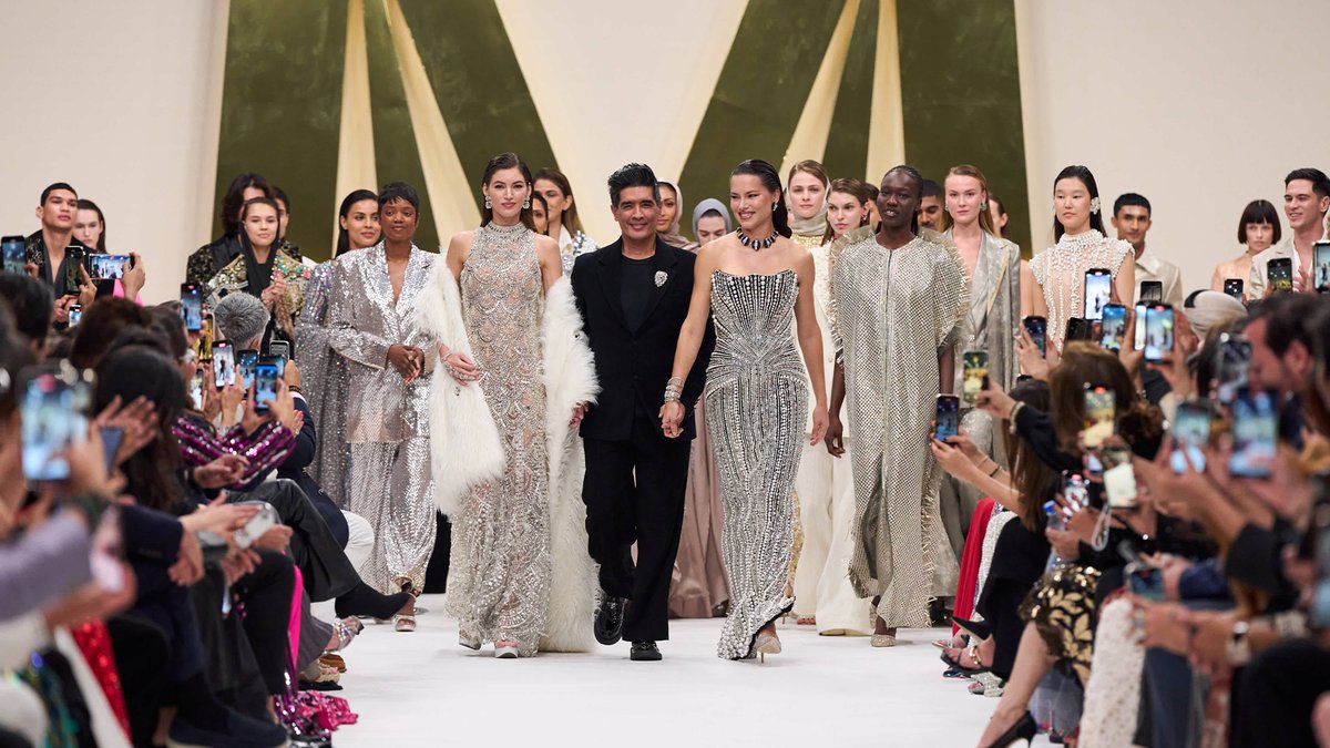 Discover the incredible journey of Manish Malhotra, the designer who transformed Indian glamour into a cultural force. Check out this fascinating article to learn more about his inspiring story! 👉 zurl.co/OcHkG

#MEAMarkets #ManishMalhotra #IndianFashion #CulturalForce