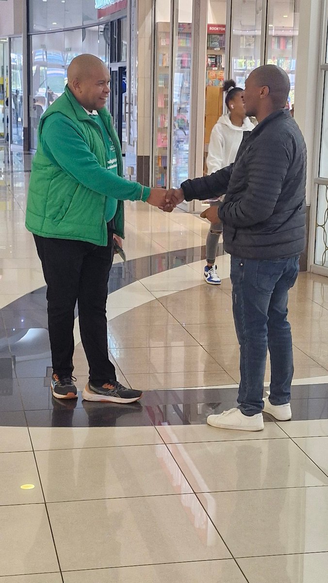 OTO's Russel Mamabolo engaging taxpayers <a href="/hemingwaysmall/">Hemingways Mall</a> today in East London as part of ongoing efforts to take government services to the doorsteps of communities across the country. #TaxSeason #Profilehijacking #eFiling