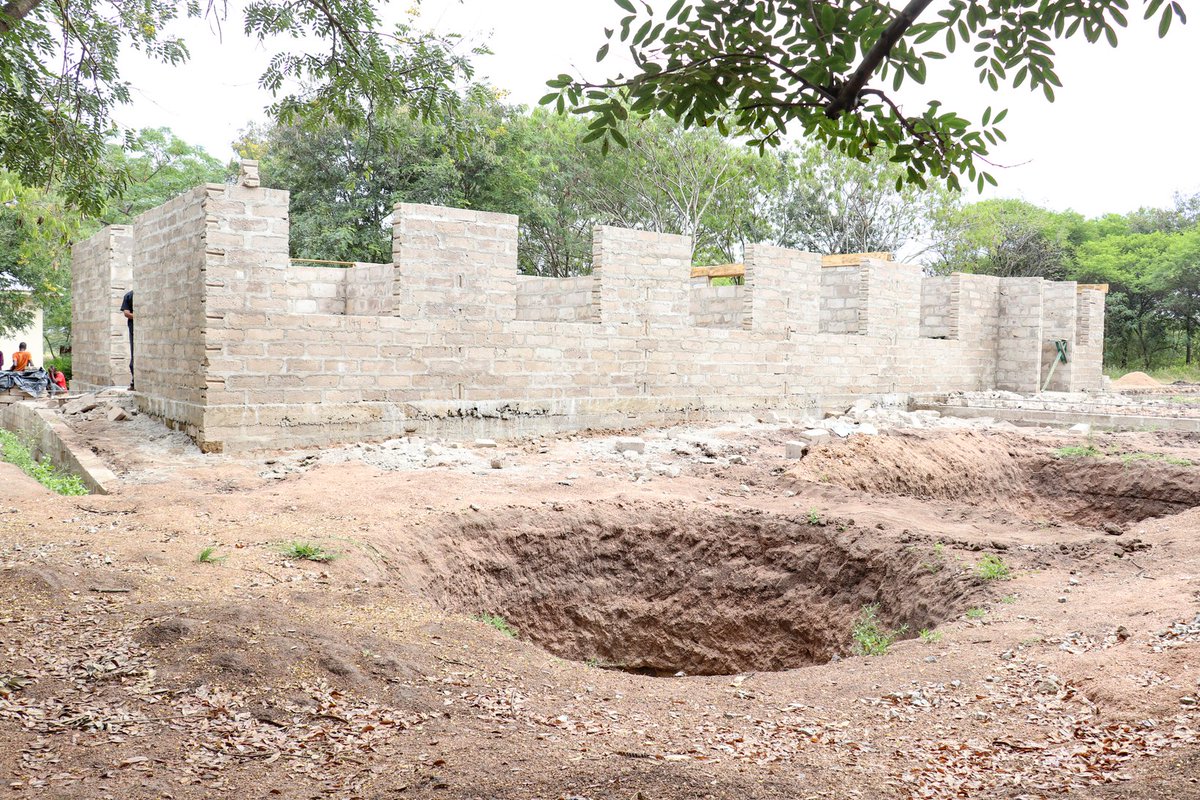 BariadiDC's tweet image. 📍 Mwamlapa, Bariadi
Ujenzi wa bweni la wasichana unaendelea kwa kasi! 
💰 TZS 165.5M kutoka OPEC Fund kupitia TASAF
🎯 Lengo:
-Kuongeza ufaulu
-Kupunguza utoro
- Kuwezesha ndoto za mtoto wa kike

🗓️ Utekelezaji ulianza: 13 Aprili 2025
#MtotoWaKikeKwanza #TASAF #OPECFund