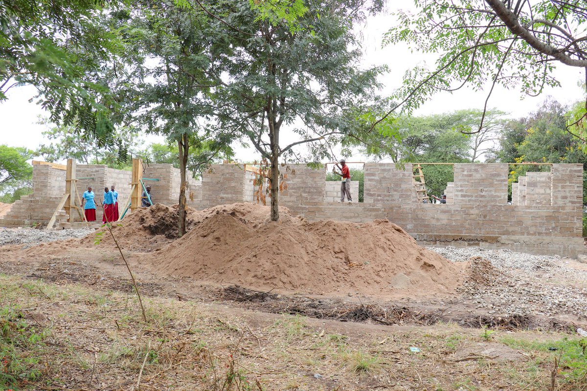 BariadiDC's tweet image. 📍 Mwamlapa, Bariadi
Ujenzi wa bweni la wasichana unaendelea kwa kasi! 
💰 TZS 165.5M kutoka OPEC Fund kupitia TASAF
🎯 Lengo:
-Kuongeza ufaulu
-Kupunguza utoro
- Kuwezesha ndoto za mtoto wa kike

🗓️ Utekelezaji ulianza: 13 Aprili 2025
#MtotoWaKikeKwanza #TASAF #OPECFund